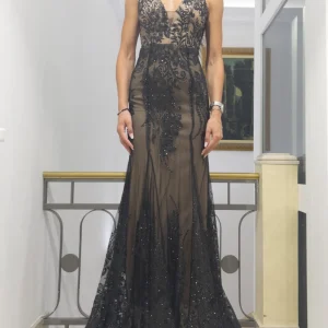 Abito con ricami in paillettes