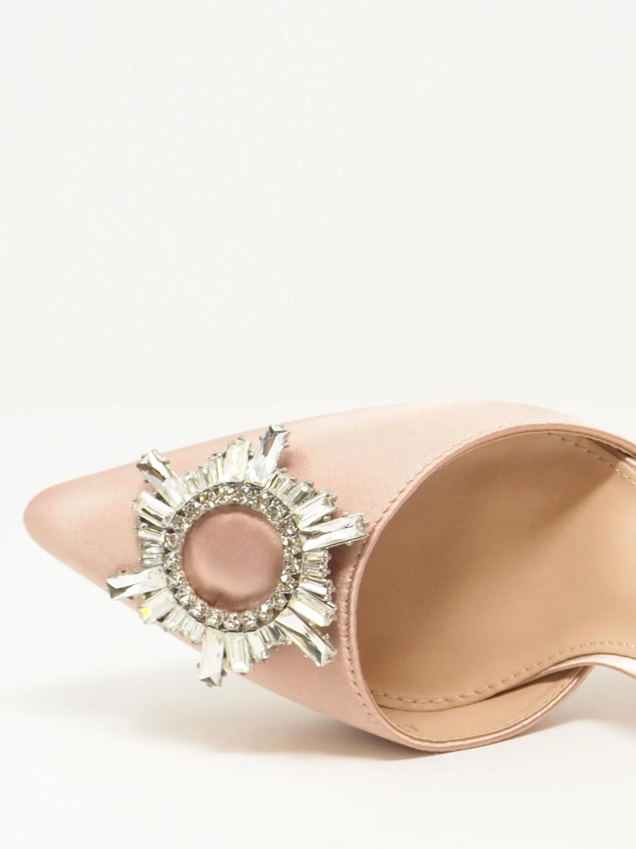 Décolleté con cerchio di strass - immagine 9