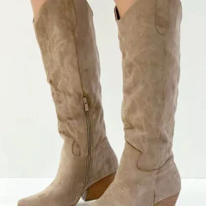 Stivali texani scamosciati con cuciture