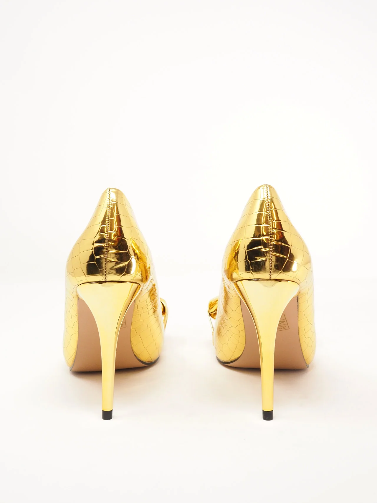 Décolleté a punta con catena grossa - immagine 6