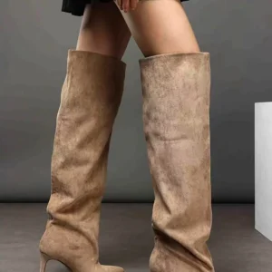 Stivali alti sopra il ginocchio