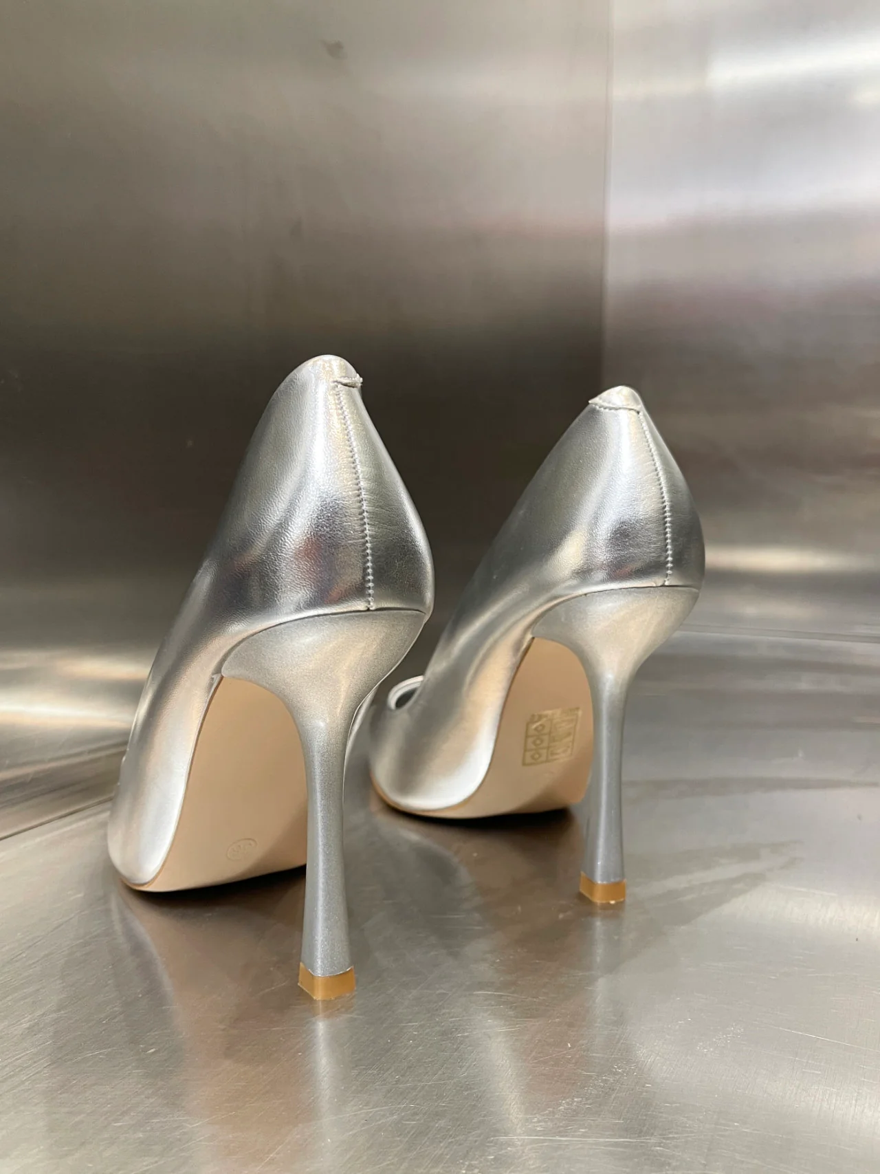 Décolleté in ecopelle - immagine 3