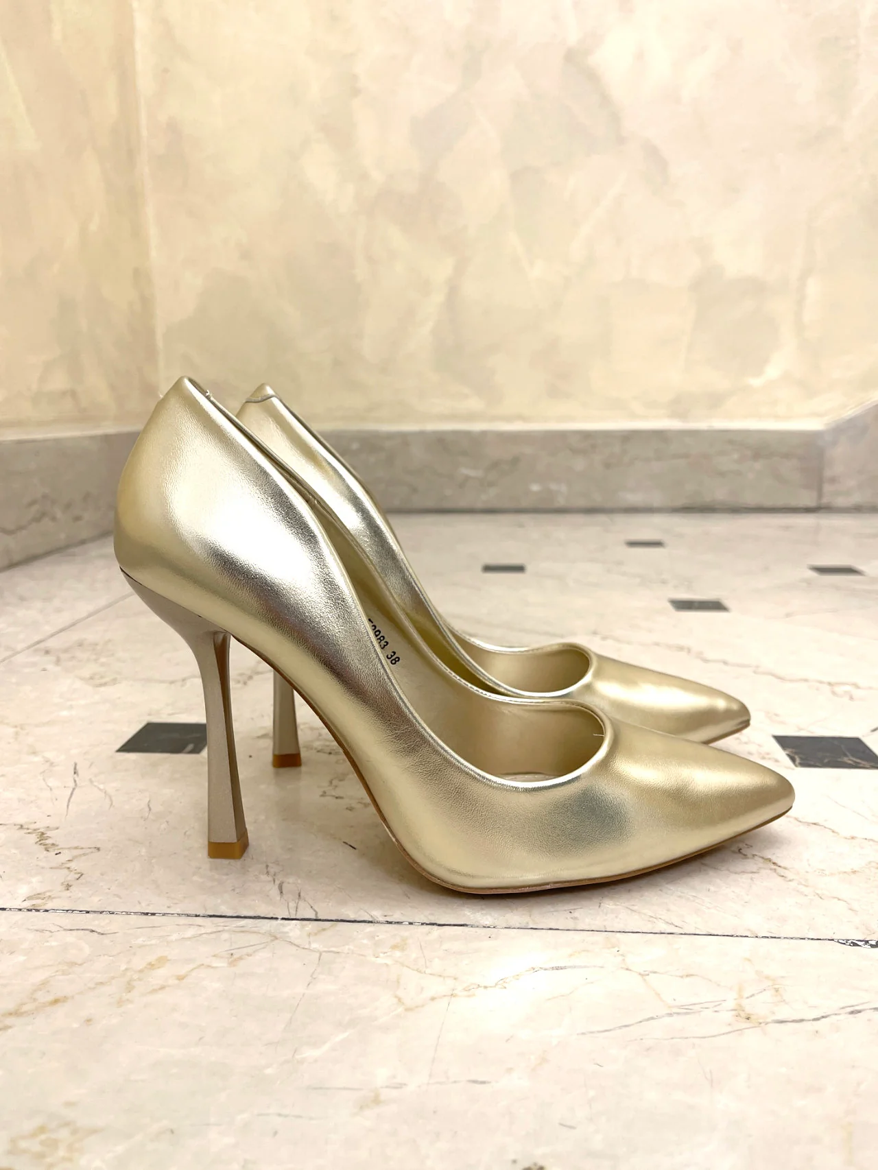 Décolleté in ecopelle - immagine 4