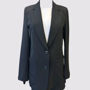 Abito-giacca nera con bottoni