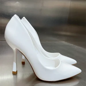 Décolleté lucida a punta con tacco