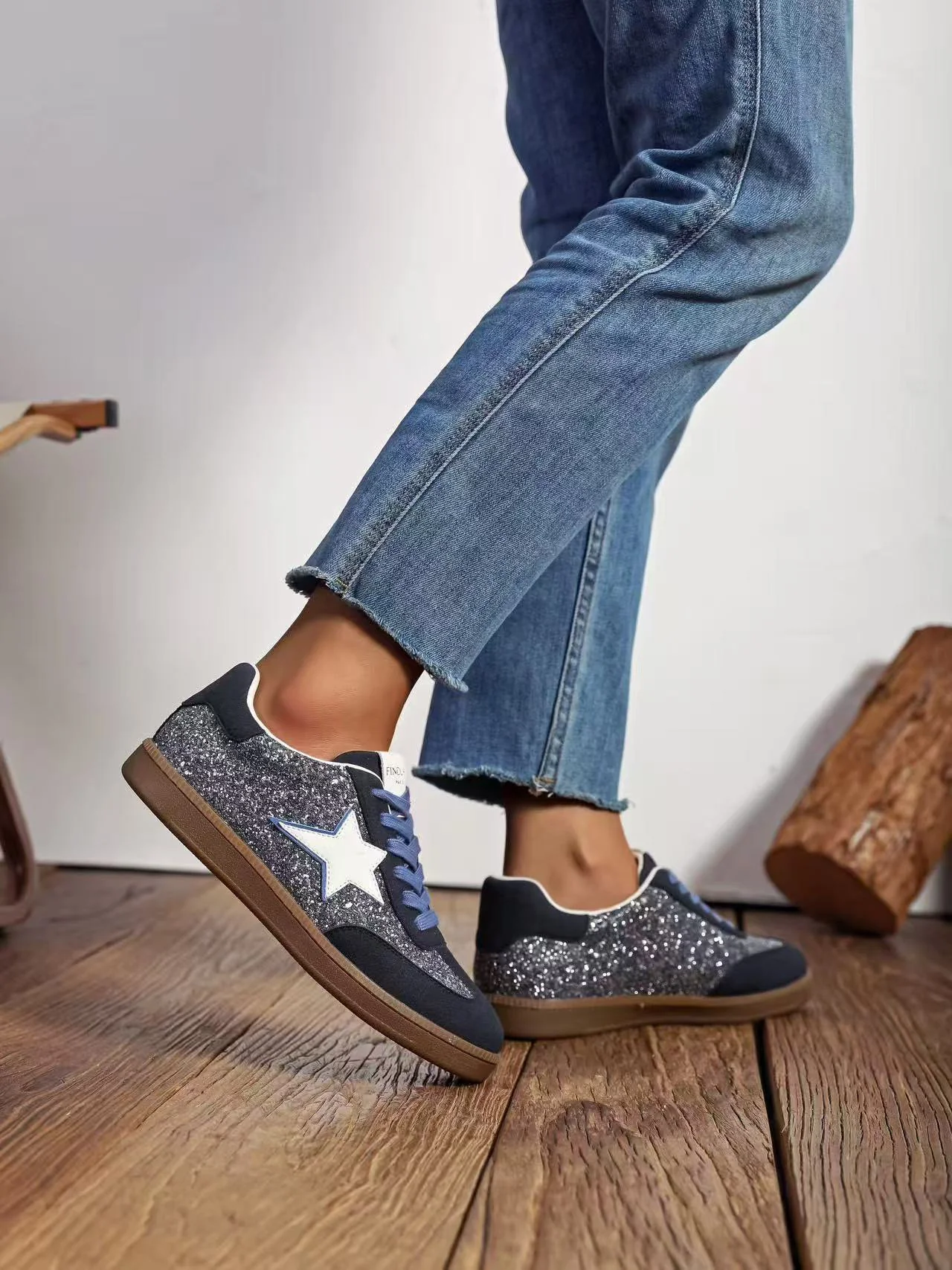 Sneakers con glitter e stella - immagine 2