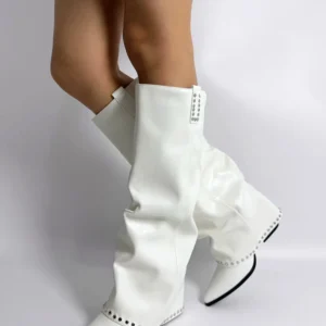 Texani con risvolto e borchie