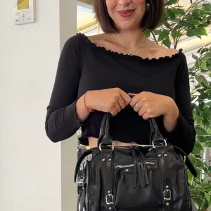 Borsa Grande color Nero Borchie Argento Similpelle a Spalla con Tracolla e Zip Viviana