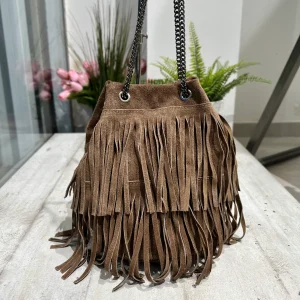 Borsa a Secchiello con Frange Taupe Scuro in Pelle Scamosciata