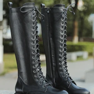 Stivali alti stringati