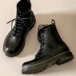 Stivali anfibi stringati