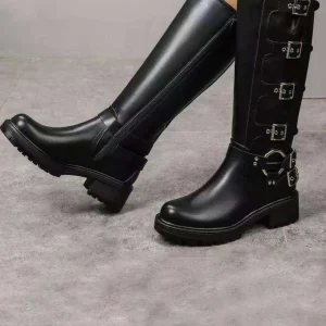 Stivali con fibbie multiple