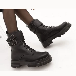 Stivali stringati con fibbie