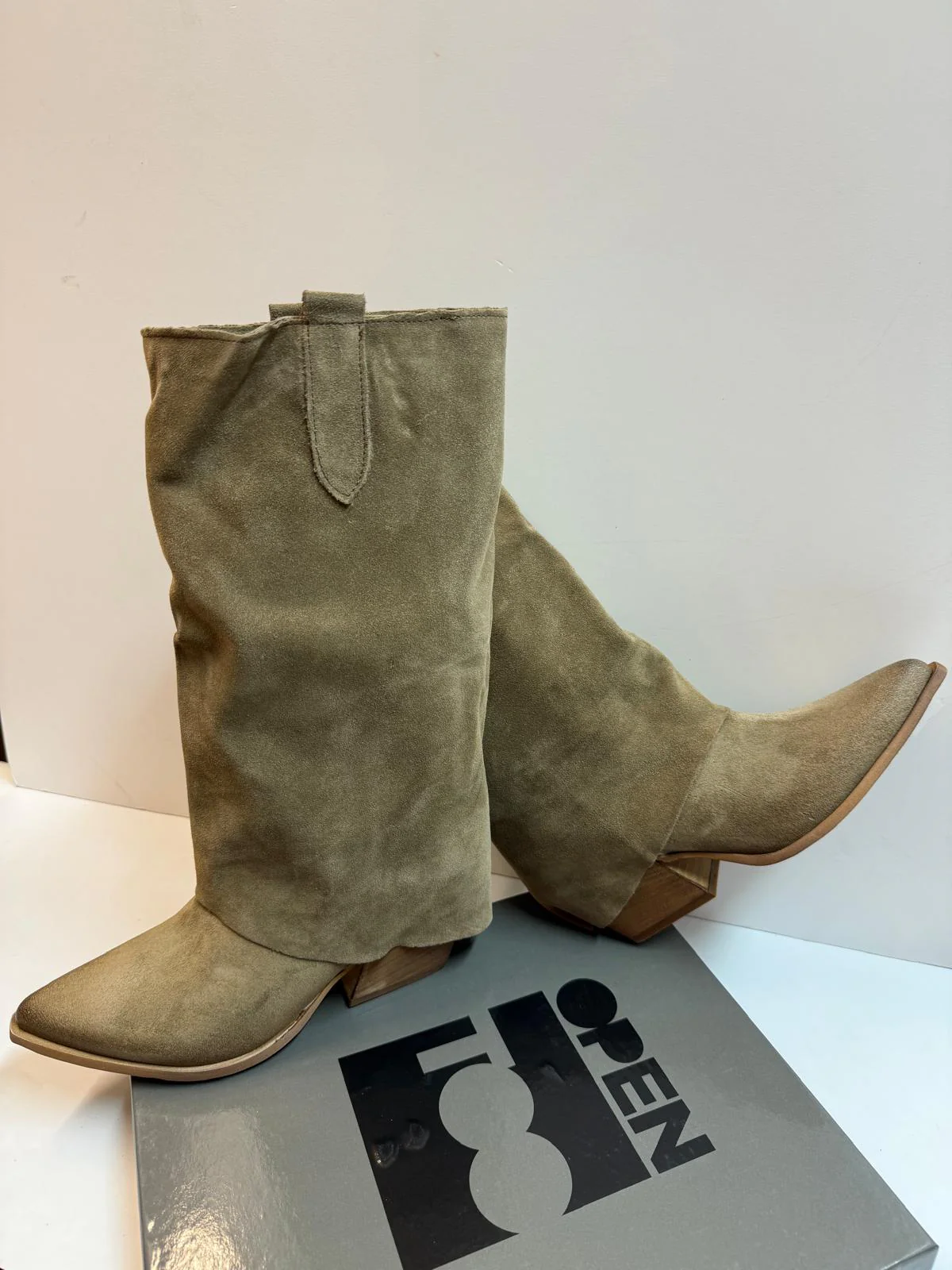 Open Too Loca 240 stivale texano con risvolto pelle scamosciata taupe - immagine 3