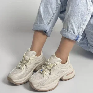 Sneakers con accessori