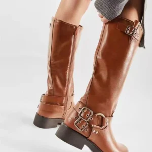 Stivali anfibi con fibbie