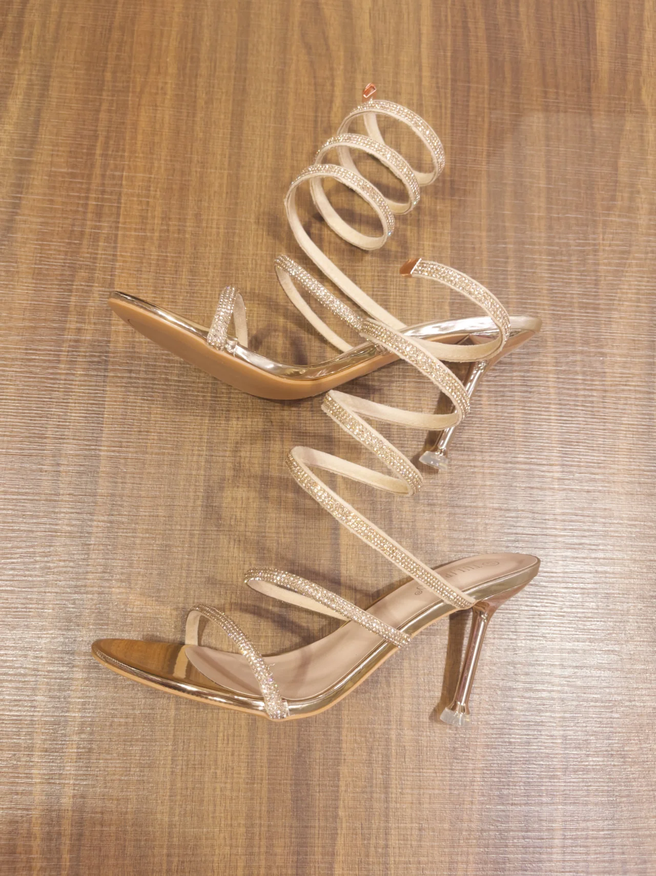 Sandali con strass a spirale e tacchetto - immagine 5