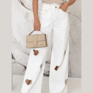 Jeans con fori a cuore