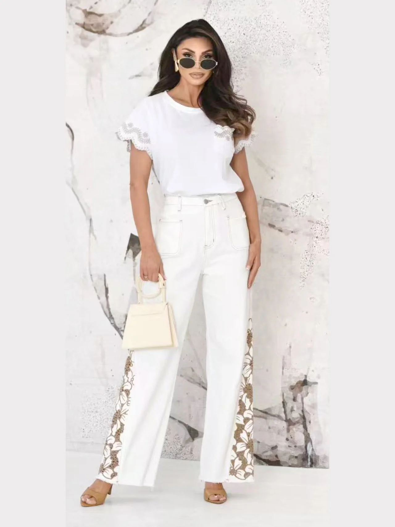 Jeans a palazzo ricamati - immagine 2