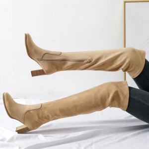 Stivali alti in camoscio