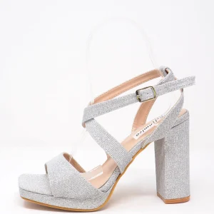 Sandali con brillantini e tacco grosso