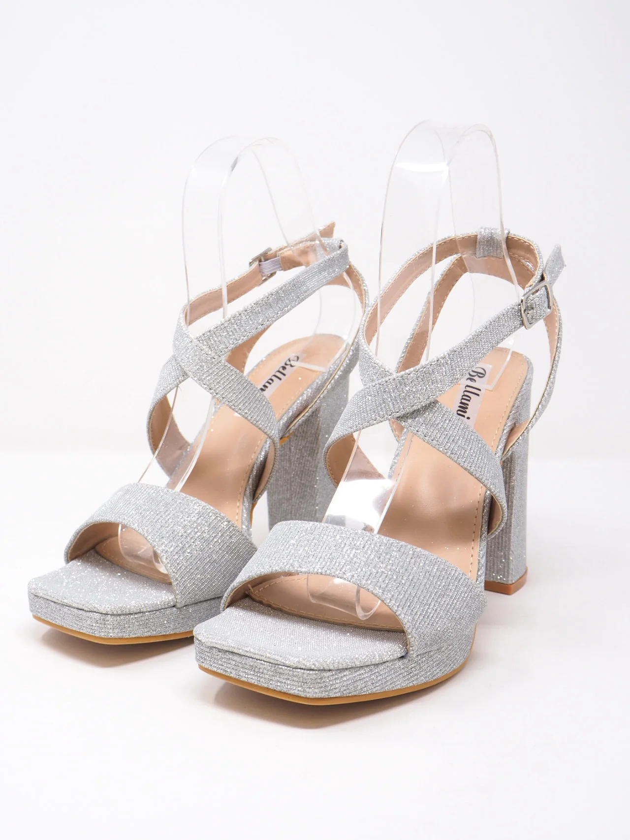 Sandali con brillantini e tacco grosso - immagine 3